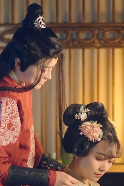 Cross-Dressing Female Bodyguard Meets Runaway Princess - seriesgl.com